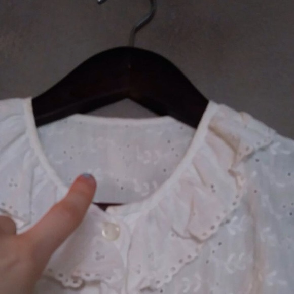 Vintage eyelet button down back blouse - Picture 4 of 4